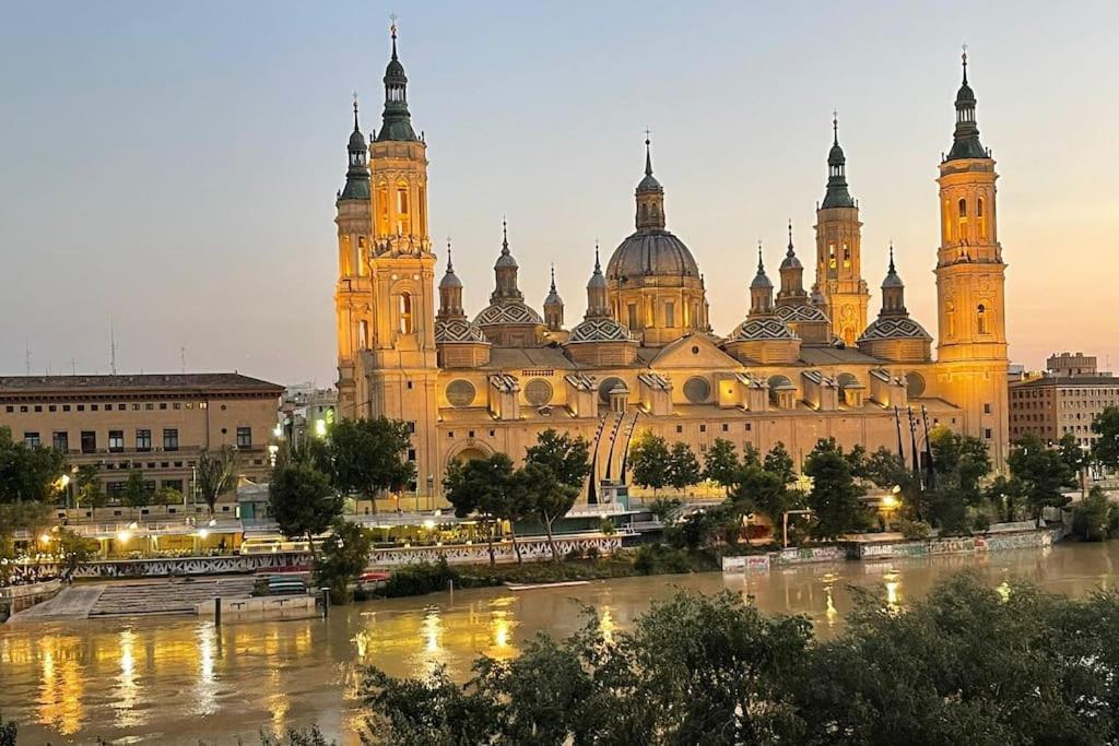 Apartamento Con Vistas Al Pilar Con Aparcamiento Privado Zaragoza Kültér fotó
