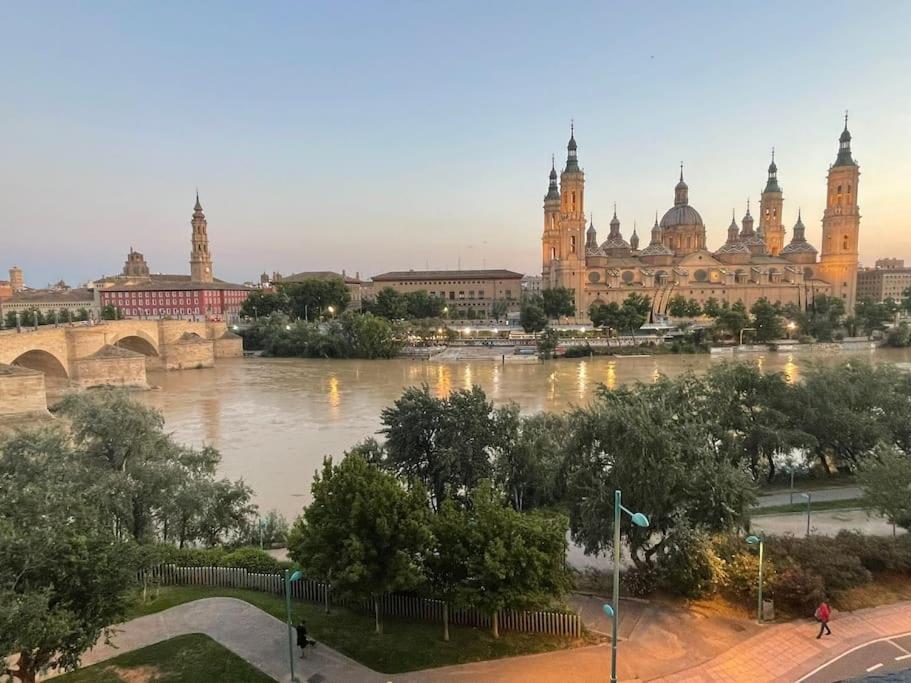 Apartamento Con Vistas Al Pilar Con Aparcamiento Privado Zaragoza Kültér fotó