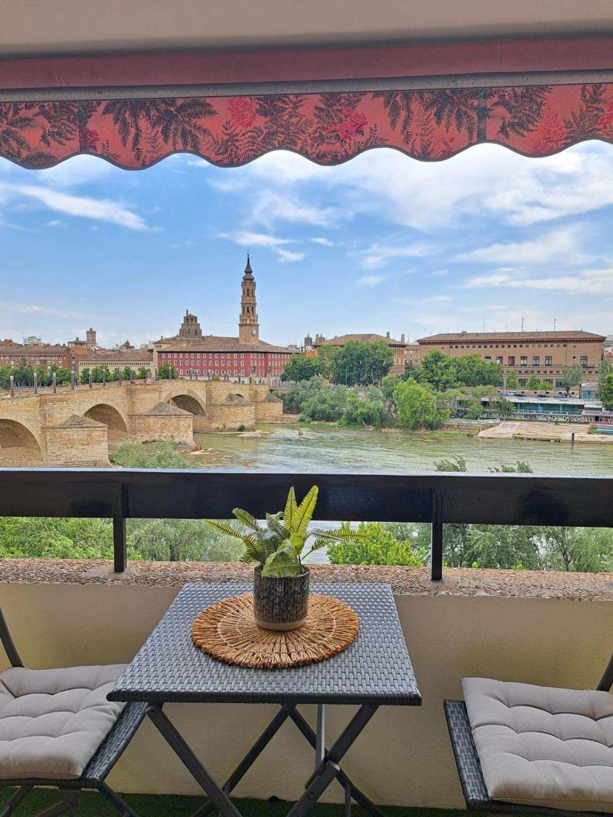 Apartamento Con Vistas Al Pilar Con Aparcamiento Privado Zaragoza Kültér fotó